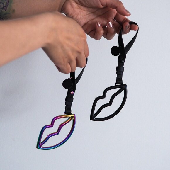 Kendall + Kylie Metal Lip Bag Charm Keychain - Holographic Colour only - Picture 3 of 3